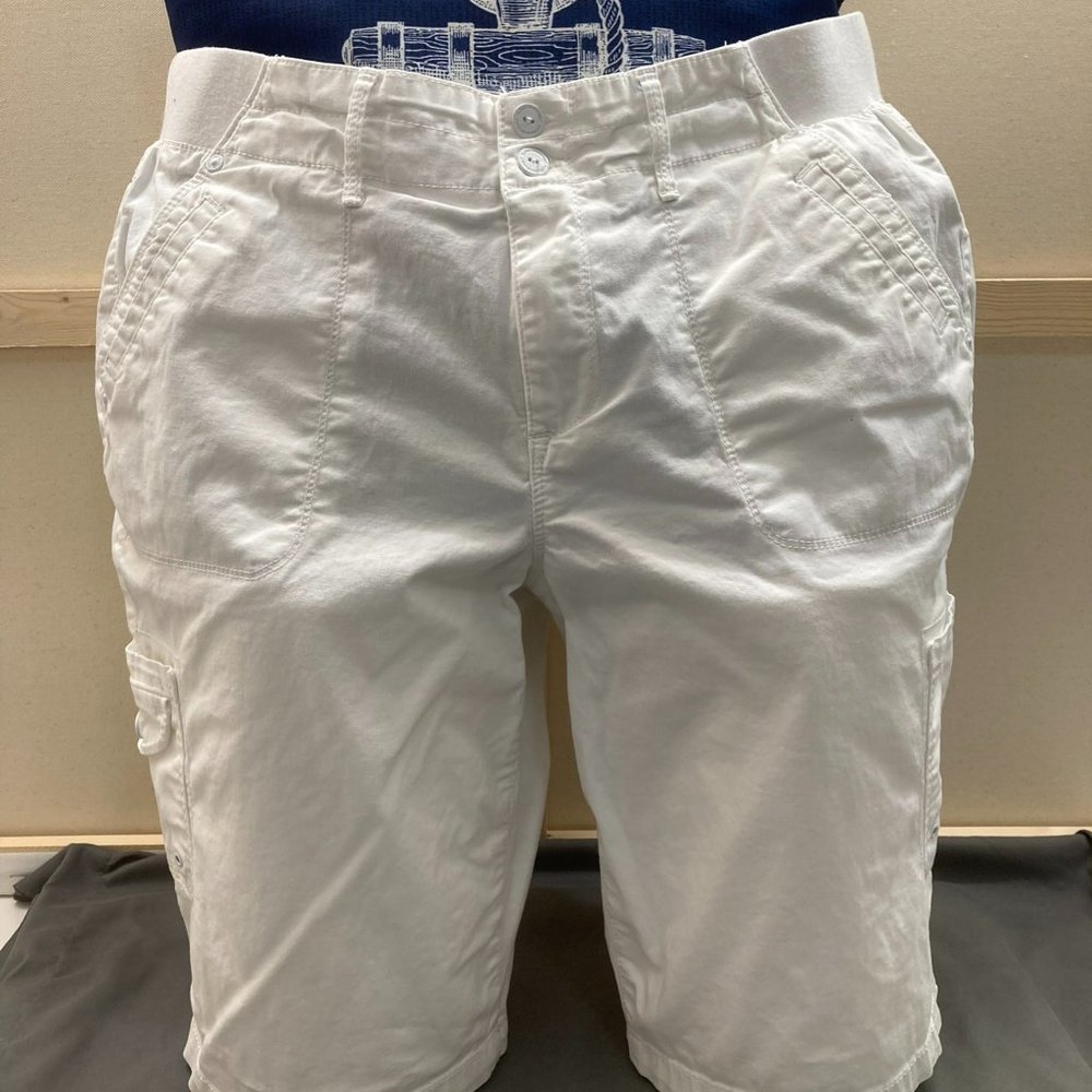 Gloria Vanderbilt, women's white shorts, size 12